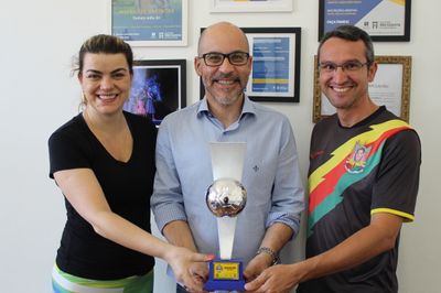 Equipe de futsal feminino da Faculdade Metodista conquista segundo lugar na Copa Oreco Equipe de futsal feminino da Faculdade Metodista conquista segundo lugar na Copa Oreco