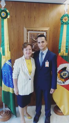 Egresso do curso de Direito realiza visita ao Gabinete da Ministra do STJ Egresso do curso de Direito realiza visita ao Gabinete da Ministra do STJ
