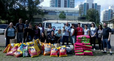 Campanha "Ração Solidária", do projeto “O Direito dos Animais”, é um sucesso Campanha "Ração Solidária", do projeto “O Direito dos Animais”, é um sucesso