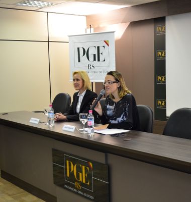Coordenadora do Curso de Nutrição apresenta palestra à Procuradoria Geral do Estado Coordenadora do Curso de Nutrição apresenta palestra à Procuradoria Geral do Estado