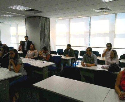 Alunos de estágio participam de palestra Mediação e Arbitragem Alunos de estágio participam de palestra Mediação e Arbitragem
