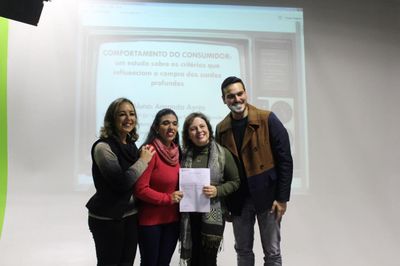 Aluna de Publicidade e Propaganda com surdez rompe barreiras e apresenta TCC Aluna de Publicidade e Propaganda com surdez rompe barreiras e apresenta TCC
