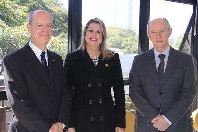 Reitor e vice-diretor do Curso de Direito da PUCRS recebem Reitora do IPA Reitor e vice-diretor do Curso de Direito da PUCRS recebem Reitora do IPA